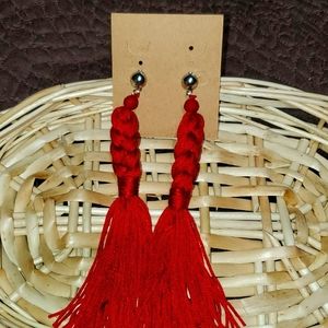 ☀️5/$25 Red braided tassel earrings